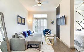 Trendy Downtown 1Bd/Freeparking/Wi-Fi/Pool